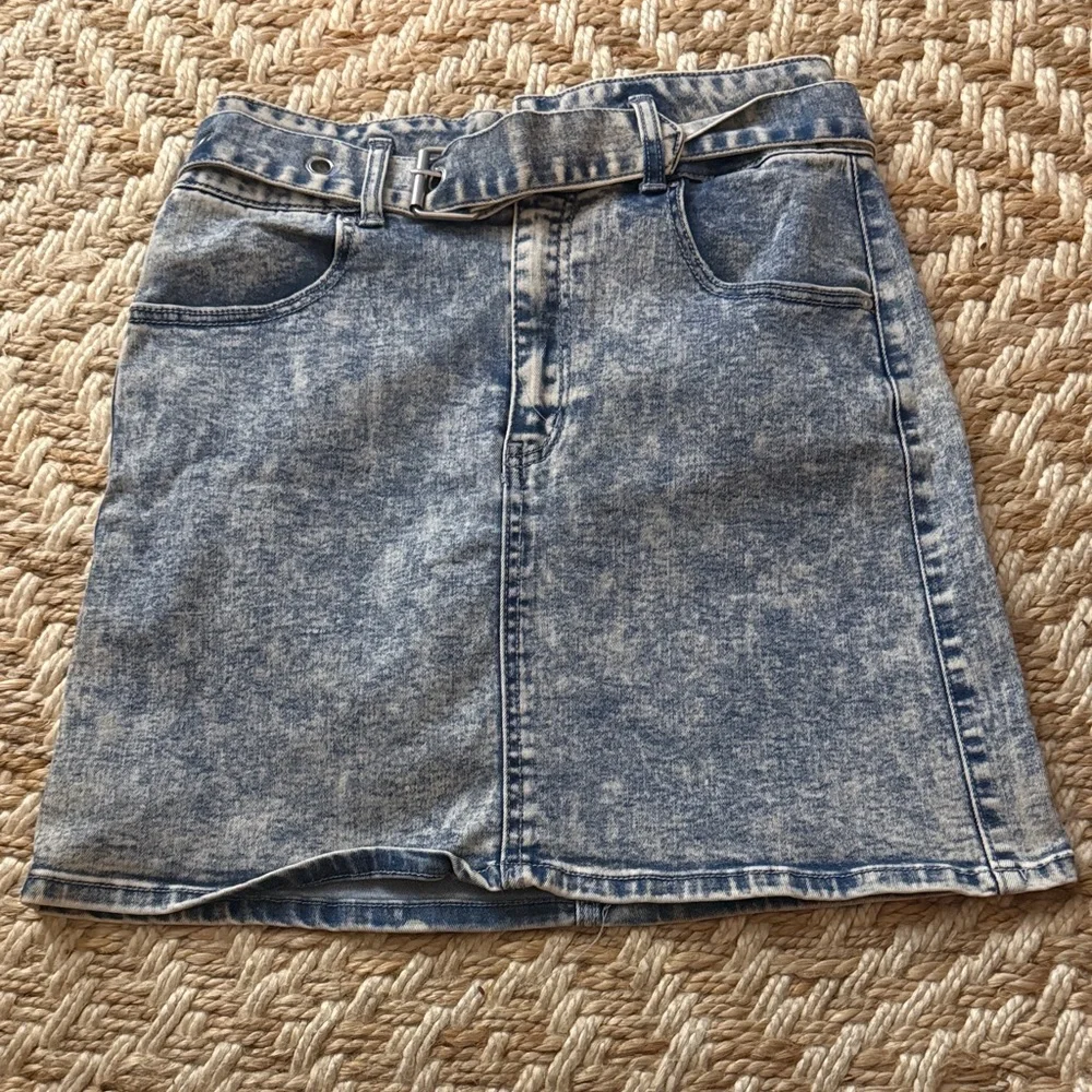 refuge Light Blue Acid-Wash Denim Mini Skirt with Self Belt - Picture 1 of 4